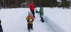 Семья Ротовых на прогулке